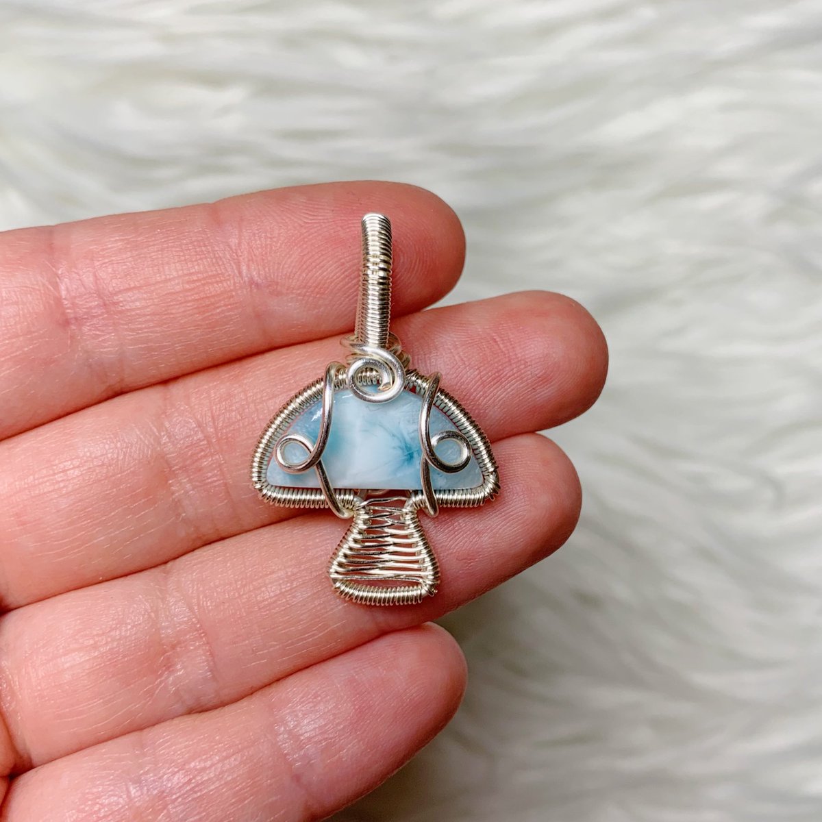 mildhippie's tweet photo. 🍄💙 APPRECIATION GIVEAWAY 💙🍄

to enter:
• retweet &amp; follow me (@mildhippie)

for extra entries:
• tag friends below 

Winner will receive this larimar mushroom pendant, handmade by me

ends when I reach 28k ✨ https://t.co/2rXbWrdRk2