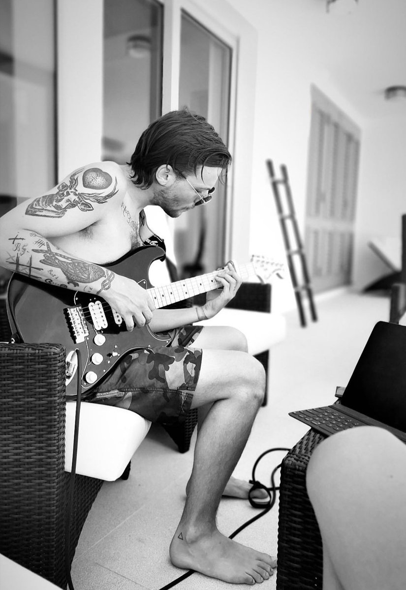 louis tomlinson as gustavo cerati a thread