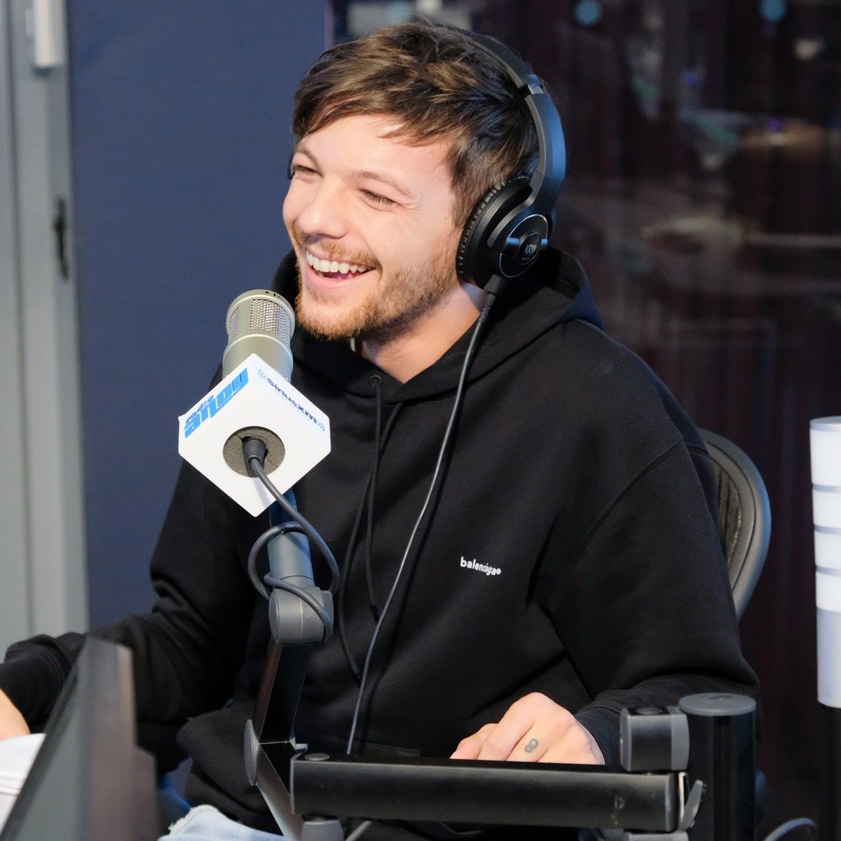 louis tomlinson as gustavo cerati a thread