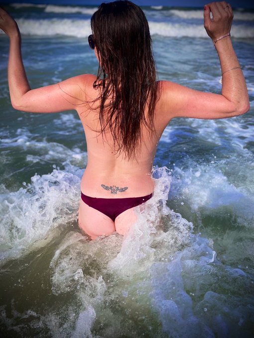 𝑪𝒉𝒊𝒍𝒍𝒂𝒙𝒊𝒏 𝒂𝒏𝒅 𝒕𝒓𝒚𝒊𝒏𝒈 𝒕𝒐 𝒇𝒊𝒈𝒖𝒓𝒆 𝒐𝒖𝒕 𝒉𝒐𝒘 𝒕𝒉𝒊𝒔 𝒂𝒍𝒍 𝒘𝒐𝒓𝒌𝒔?❤︎❤︎❤︎ "𝐒𝗼𝗺𝐞𝗼𝐧𝐞 𝐡𝐞𝐥𝐩 𝐚 𝐠𝐢𝐫𝐥 𝗼𝐮𝐭!"𝐬𝗼 𝐈 𝐜𝐚𝐧 𝗺𝐚𝐤𝐞<a href="/tag/newprofilepic"class="tags"><span>#newprofilepic</span></a>