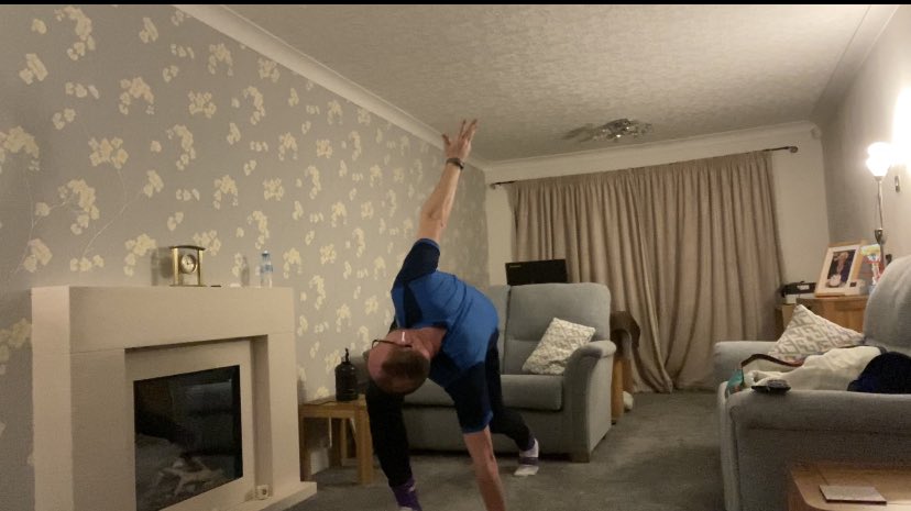 chrismuzz25's tweet image. Rounded off Saturday night with not 1 but 2 @ddpyoga sessions.

1️⃣ Energy 2.0
2️⃣ FatBurner 2.0

I have never actually been able to stand straight legged and touch the floor with my palms but tonight I’ve been able to! 

#ddpyoga #yoga #latenightworkout #ownyourworkout
