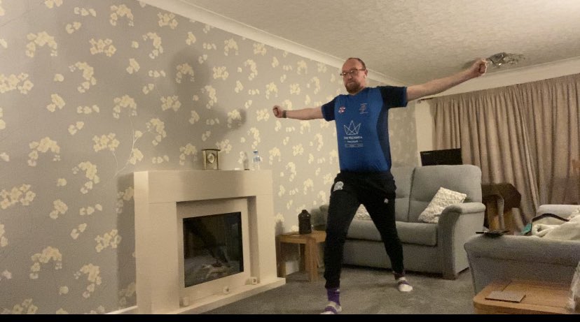 chrismuzz25's tweet image. Rounded off Saturday night with not 1 but 2 @ddpyoga sessions.

1️⃣ Energy 2.0
2️⃣ FatBurner 2.0

I have never actually been able to stand straight legged and touch the floor with my palms but tonight I’ve been able to! 

#ddpyoga #yoga #latenightworkout #ownyourworkout