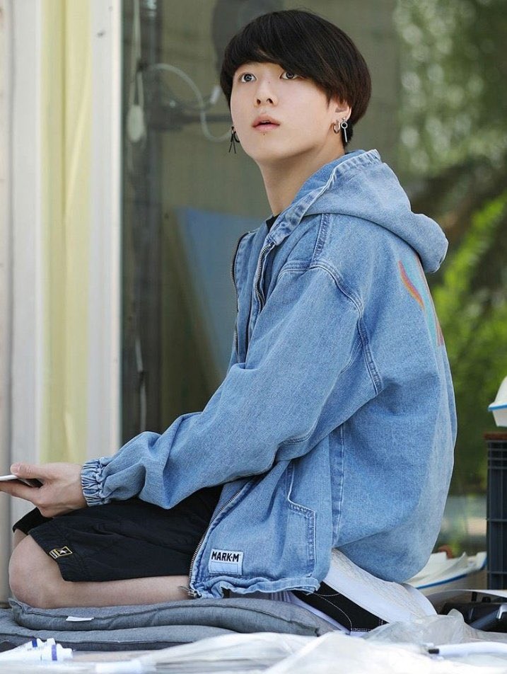 kaexkook's tweet photo. Me: lives in this jacket now. the jacket is my new home. https://t.co/OEGA20Qi45