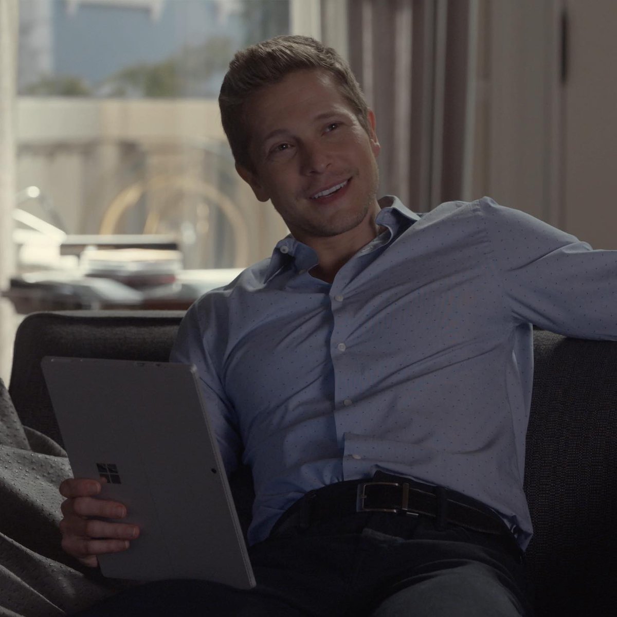 enews's tweet photo. Remember those four words at the end of #GilmoreGirls? Matt Czuchry revealed he knows 𝙬𝙝𝙤, so we thought it was a good a time as any to bring up the age-old debate: team Logan, Dean, or Jess? (📷: Netflix) https://t.co/6ltEdT4i6l