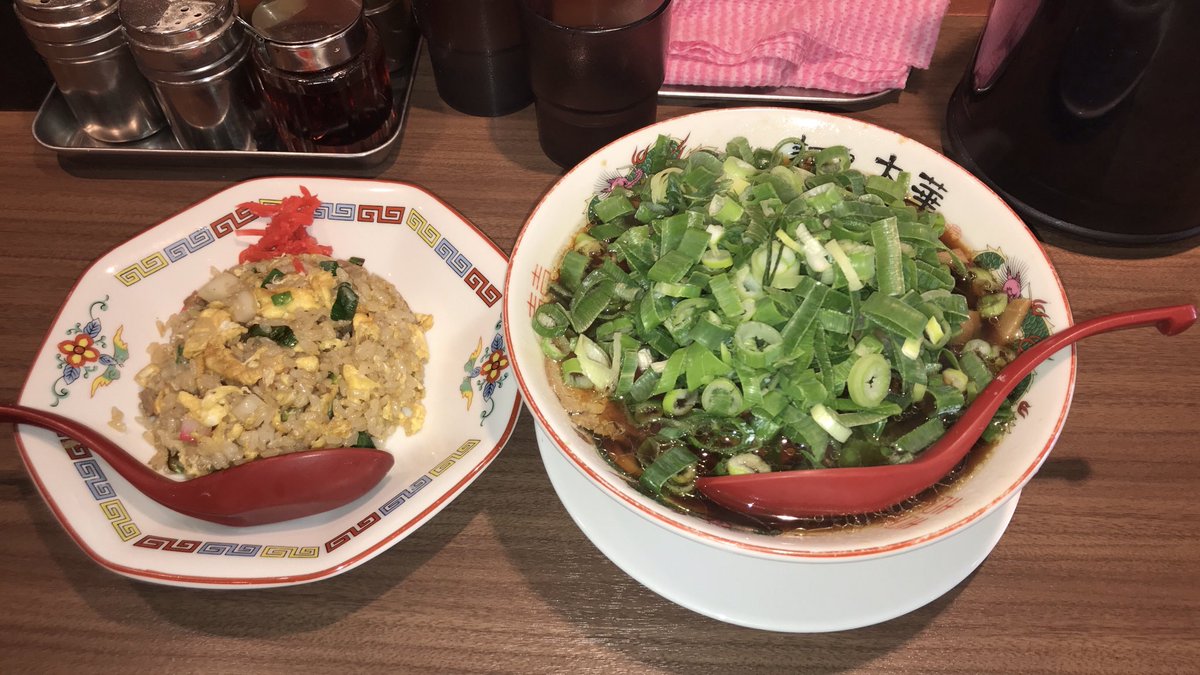 昨日は、太華@横浜橋商店街で
ネギ、メンマ増し＋半炒飯。
炒飯、ゲキウマです。
#太華
#尾道ラーメン
#横浜橋商店街