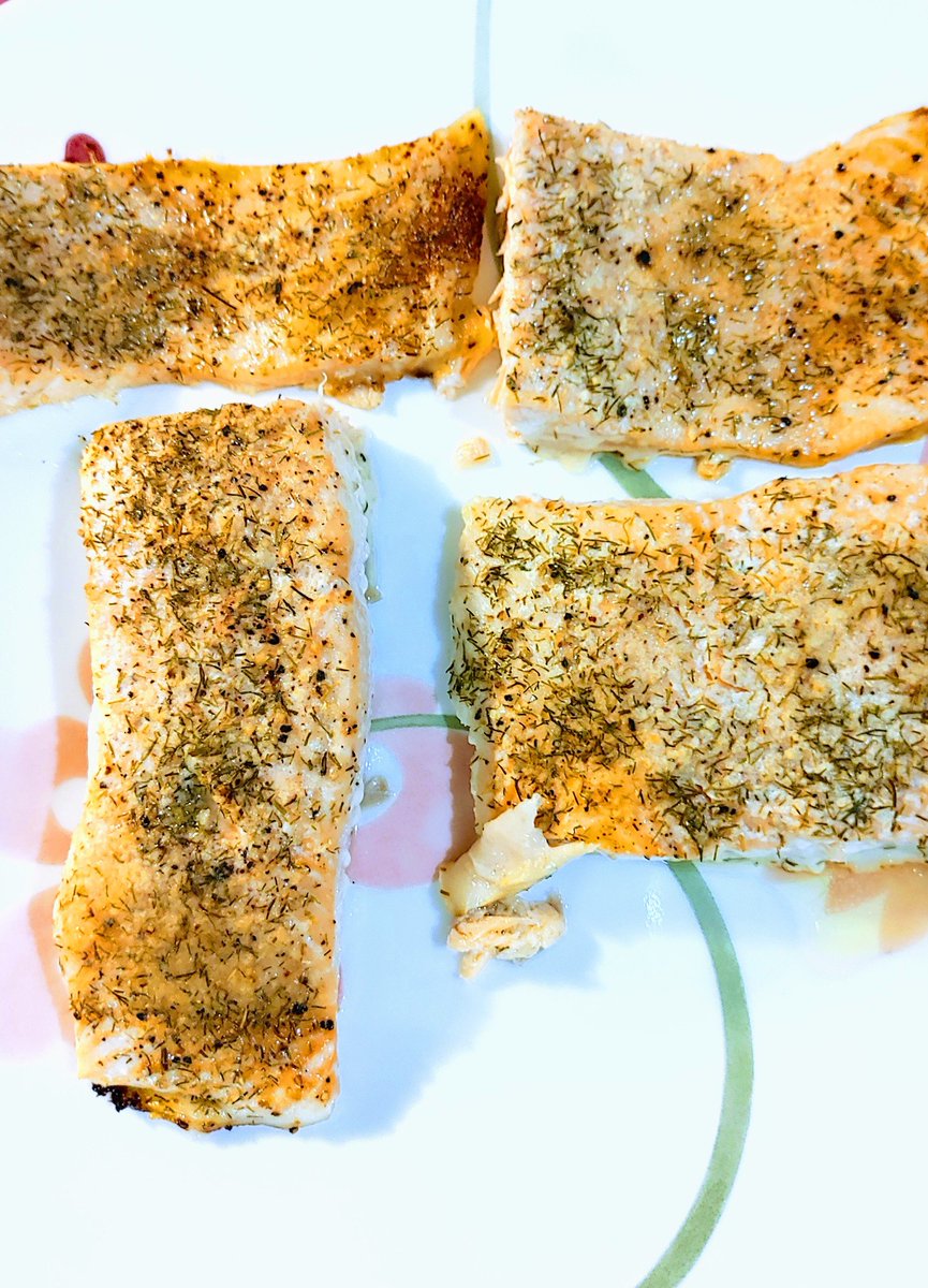 homawk1985's tweet photo. Never made fish a day in my 35yrs of life.. Sad I know🤣😒 But this came out AMAZING!!😍👌 #ChefHomawk #foodporn #salmon  I'm proving my cooking skills one dish at a time😎🤘Just sucks I'm the only one in my family who eats fish🤣🤦🏼 https://t.co/qGbMJPWzsa