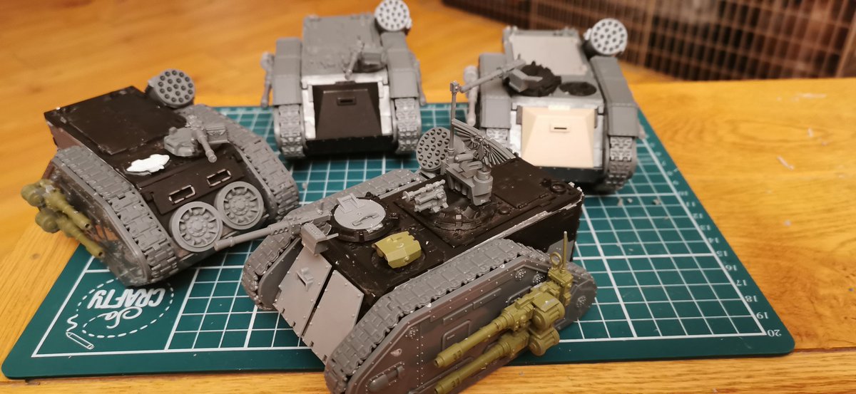 Clobtastic's tweet photo. @Nicolastousign3 Got the command Taurox finished. It &amp; the other 3 were a good use of old sprues!  Next up some Kasrkin HQ #kasrkin #scions #40k #warmongers #wearealpharius https://t.co/XpfReN8Pr4