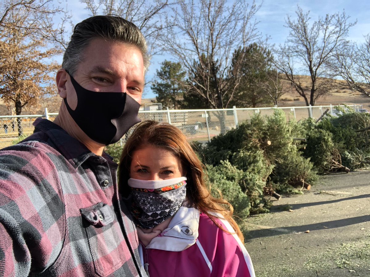 yanus_nelson's tweet photo. My wife, Seanna, and I are out volunteering today supporting the @ktmbeautiful Christmas Tree Recycling program. Feels great to be out volunteer again it’s been too long! https://t.co/SlUlp1C9t2