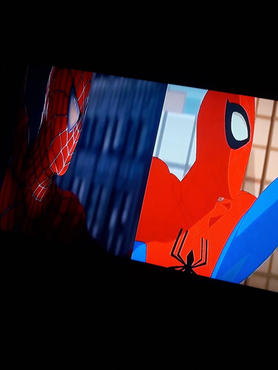 LukasASoaresRM's tweet image. Não dá mano, essa animação é cheio das referências na trilogia do Sam Raimi. Como eu amo essas belezinhas

#SaveSpectacularSpiderMan