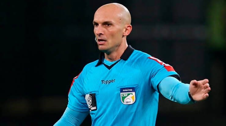 matheuscomunica's tweet image. Críticas a Nadine pelo comentário errado no Premiere não faltam.

Mas não vejo a mesma proporção de críticas ao árbitro Dyorgines José Padovani e ao VAR Igor Junio Benevenuto pelo escárnio ao anular o pênalti para o Sport.