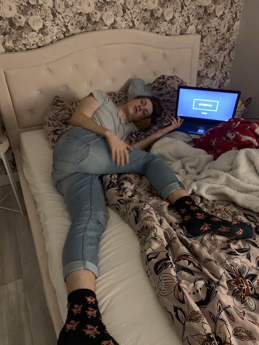 oopsmyed's tweet image. mój chłop na przerwie podczas #LPFinalAct 

podobało mu się