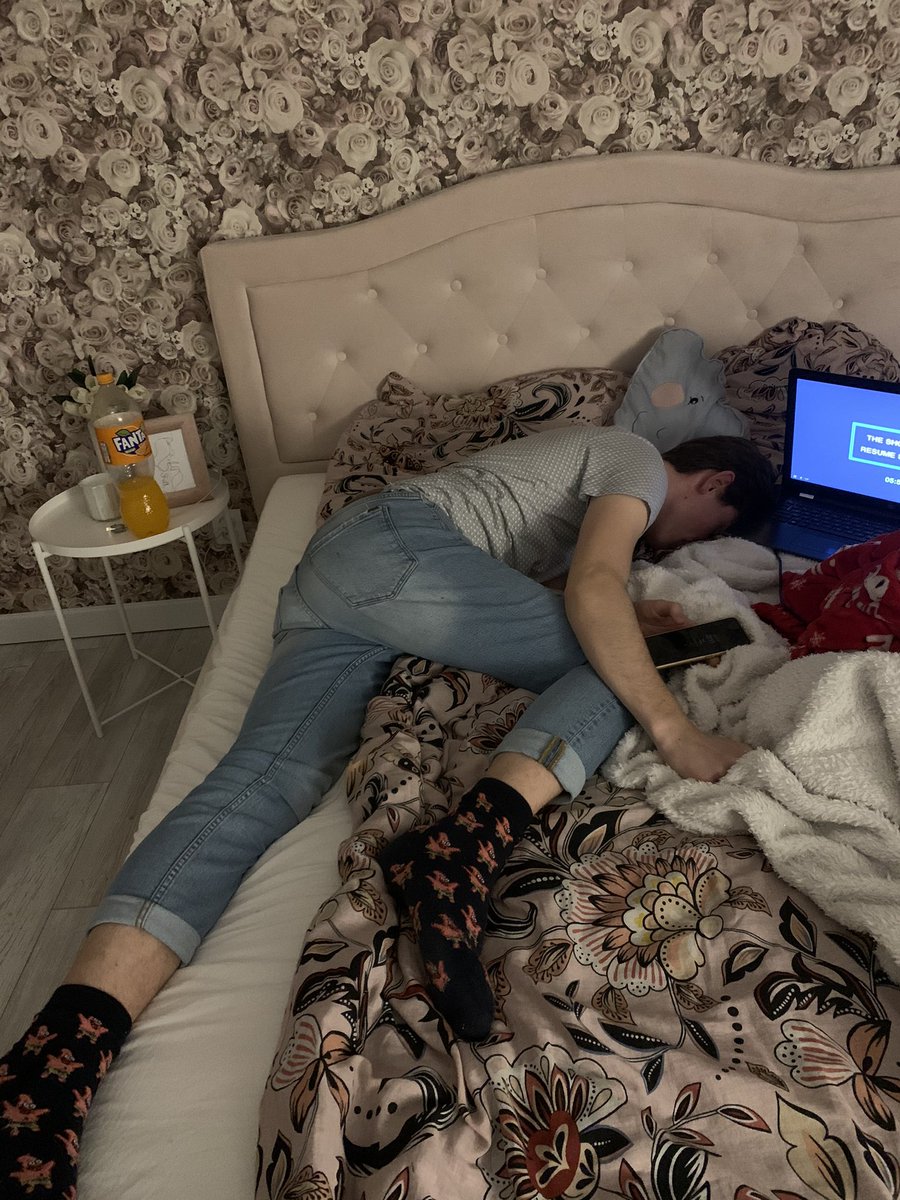 oopsmyed's tweet image. mój chłop na przerwie podczas #LPFinalAct 

podobało mu się