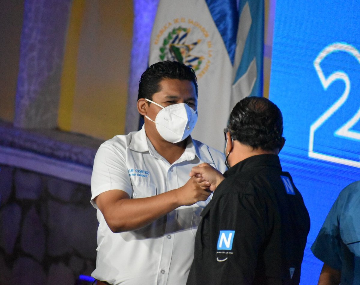 OscarCortezNI's tweet image. "Es momento de unirnos, y no es una frase trillada, es momento de sacar adelante al país" @ECastroES

Juntos, vamos a trabajar por El Salvador desde la Asamblea Legislativa, ya lo hacemos y vamos a seguirlo haciendo. 

#MotivosParaCreer
#OSCARCORTEZ
#Casilla4
#NuevasIdeas