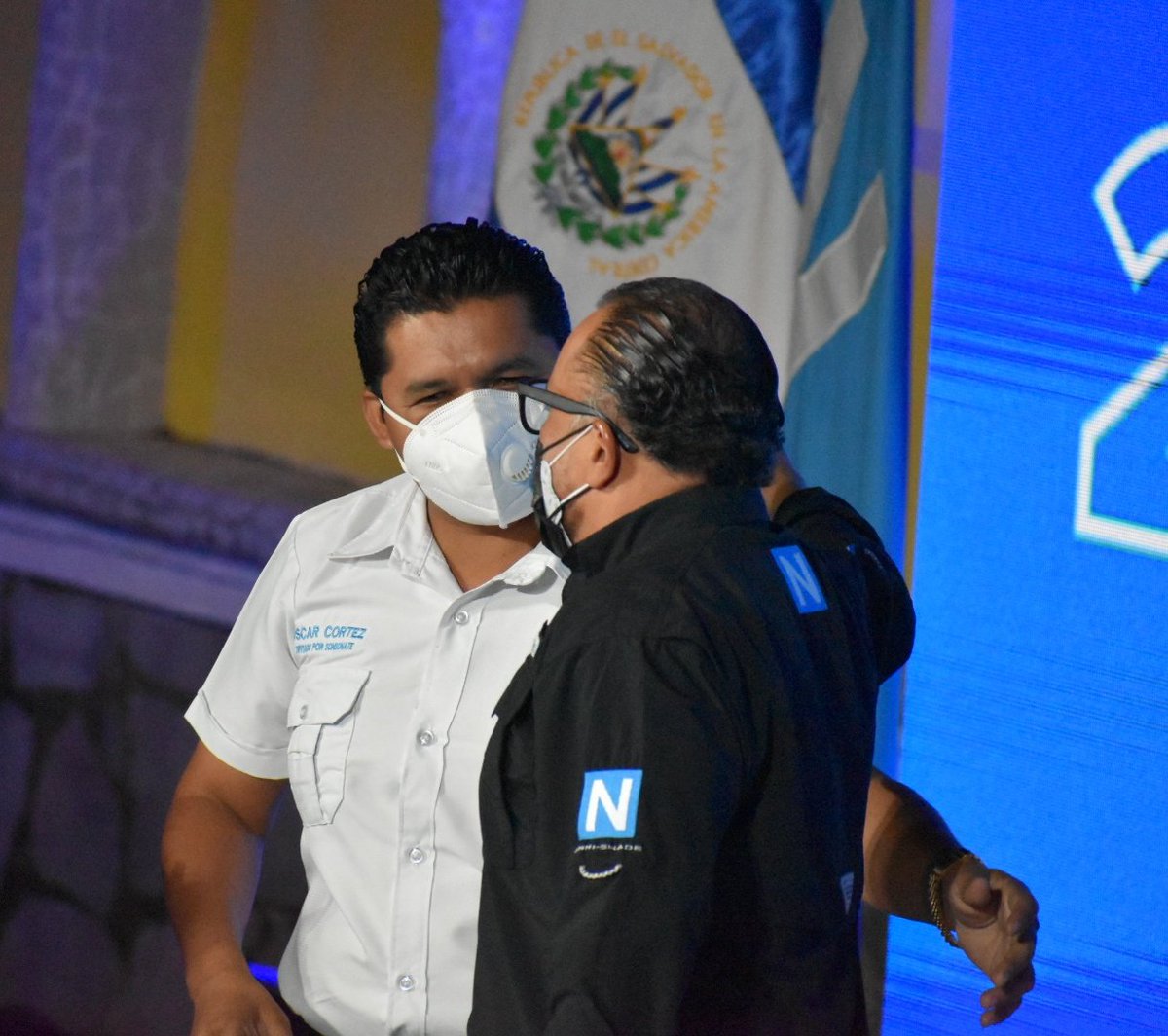 OscarCortezNI's tweet image. "Es momento de unirnos, y no es una frase trillada, es momento de sacar adelante al país" @ECastroES

Juntos, vamos a trabajar por El Salvador desde la Asamblea Legislativa, ya lo hacemos y vamos a seguirlo haciendo. 

#MotivosParaCreer
#OSCARCORTEZ
#Casilla4
#NuevasIdeas