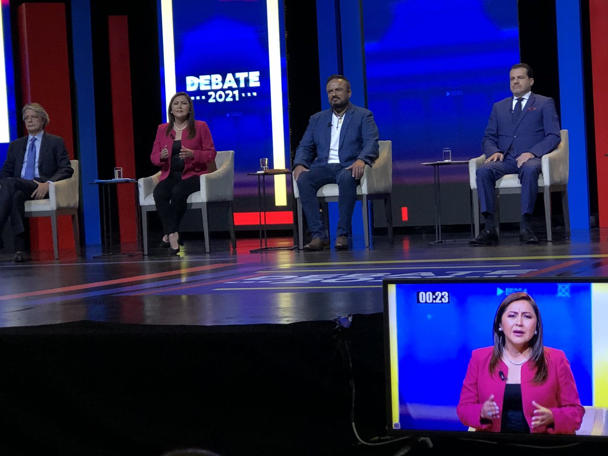 “La presencia de una sola mujer en la contienda presidencial es una señal que debemos cambiar la política en el Ecuador”, afirma <a href="/XimenaPena1/">Ximena Peña</a> en defensa de la participación de las mujeres en el destino del país. #DebateEC. #VuelveLaDignidad #VuelveLa35