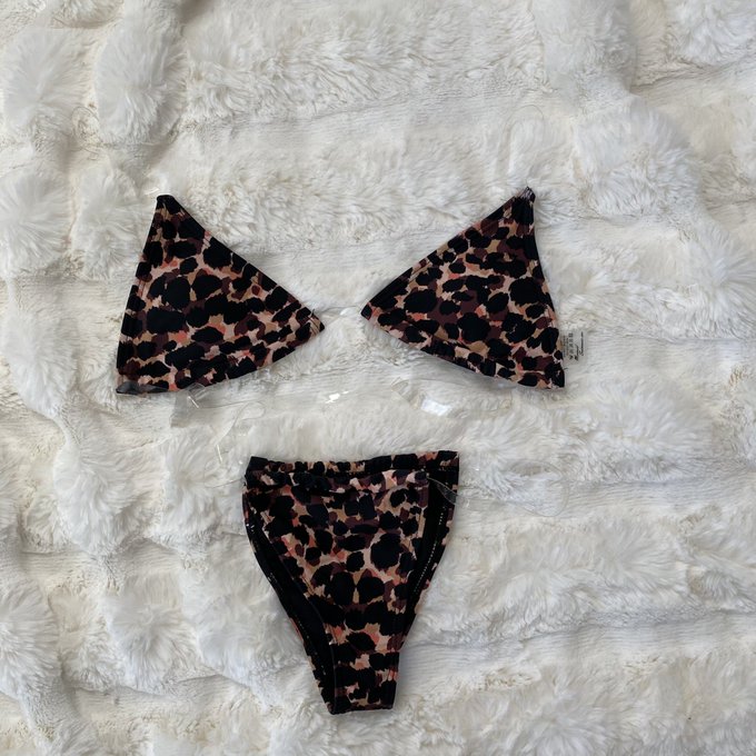More items listed on my Poshmark❤️ALL $10 only✨ https://t.co/U1XYBMrg3p https://t.co/aGTvXEEkI1