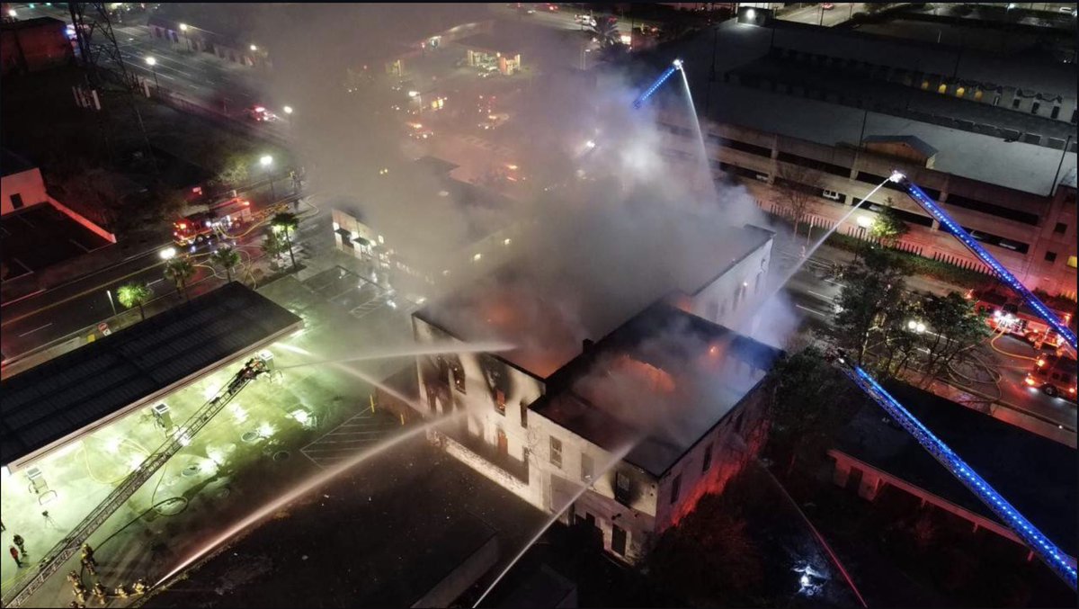 firstbaptistjax's tweet photo. A building neighboring our downtown campus was destroyed by fire today. The church buildings are safe, and we are planning to have our services tomorrow as scheduled. https://t.co/5uzoZTyAkA