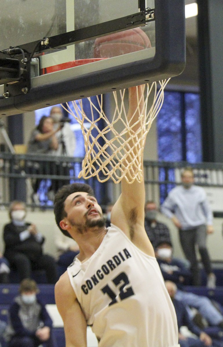 MB: <a href="/gwragge1/">Grant Wragge</a> of <a href="/CUNEmbb/">Concordia-NE Men’s Basketball</a> shows his dunk skills against Jamestown. #cune #youhavetojumphightoreachtherim #hecandoit