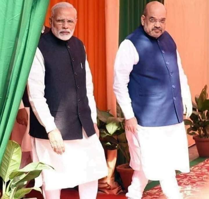 या दोघांना नामोहरम् करणं अथवा हरवणं हे कोणत्याही बिनडोक राजकीय वारसदाराला ७ जन्म घेतले तरीही शक्य होणार नाही.  कारण हे दोघेही आज ज्या स्थानावर आपले पाय घट्ट रोऊन उभे आहेत तो पाया त्यांनी स्वकर्तुत्वावर, प्रचंड मेहनत घेऊन, असंख्य अपमानांना सामोरे जाऊन तयार केलाय. (1/5)