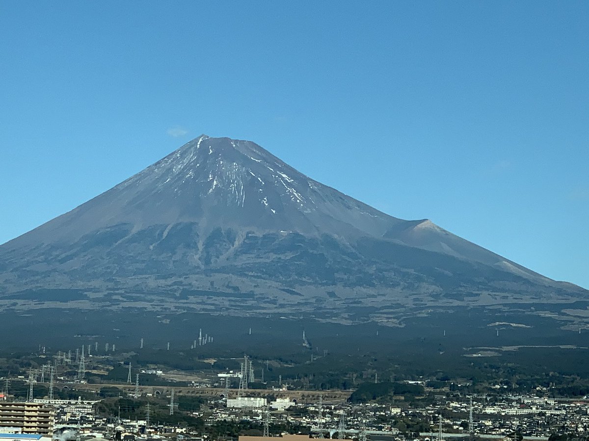 奥戸 波久 今年最初の富士山だ 雪が少ないねぇ
