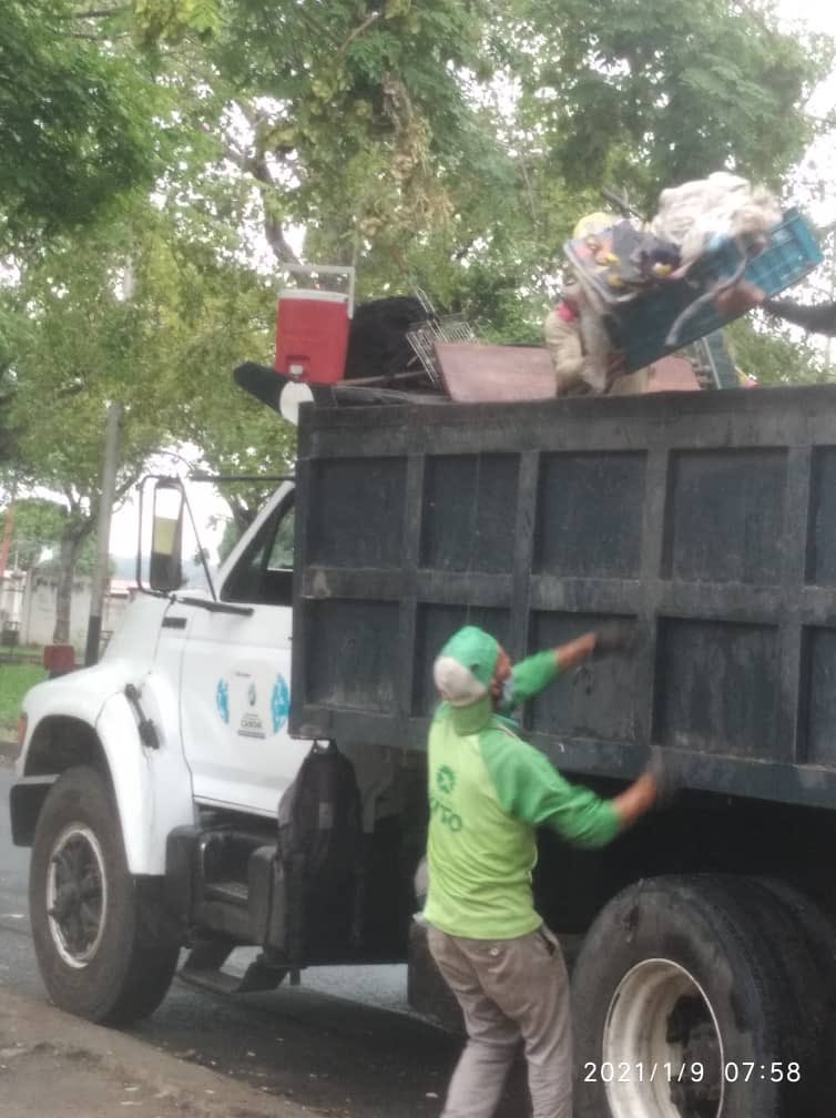 OviedoPSUV's tweet photo. #09Ene Hoy es sábado, pero nuestra voluntad es como una llama que se mantiene intacta y se crece aún más en tiempo de adversidad. #IndigenasEnDefensaDeLaPaz #VamosCiudadGuayana https://t.co/LJDyim2K7F