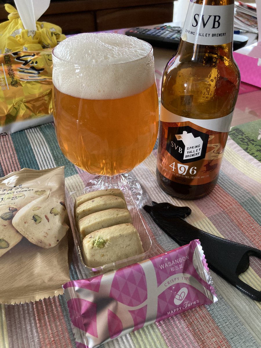 taecomw's tweet photo. 雪寄せはダーに任せて、あたし飲む🤣
#SVB496 (←いつ飲んでも美味いなぁ〜)のアテは頂きもののピスタチオクッキーと和三盆ハッピーターン(あまじょっぱくてうまーい✨)とケーニヒスクローネのはちみつアルテナ抹茶(これすげ〜わ~😋)。
#ミケさんありがと
#昼呑み倶楽部 https://t.co/2z7EtkAWzg