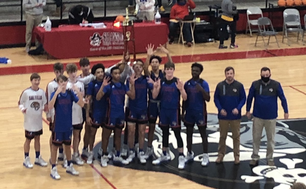 caseydye31's tweet photo. They did it as 8th graders and then again as Seniors...4th seeds to Champs! Proud of you both, Braxton &amp; Camp! #melodicB #letthearrowsfly 🏹 https://t.co/92XevBALBS
