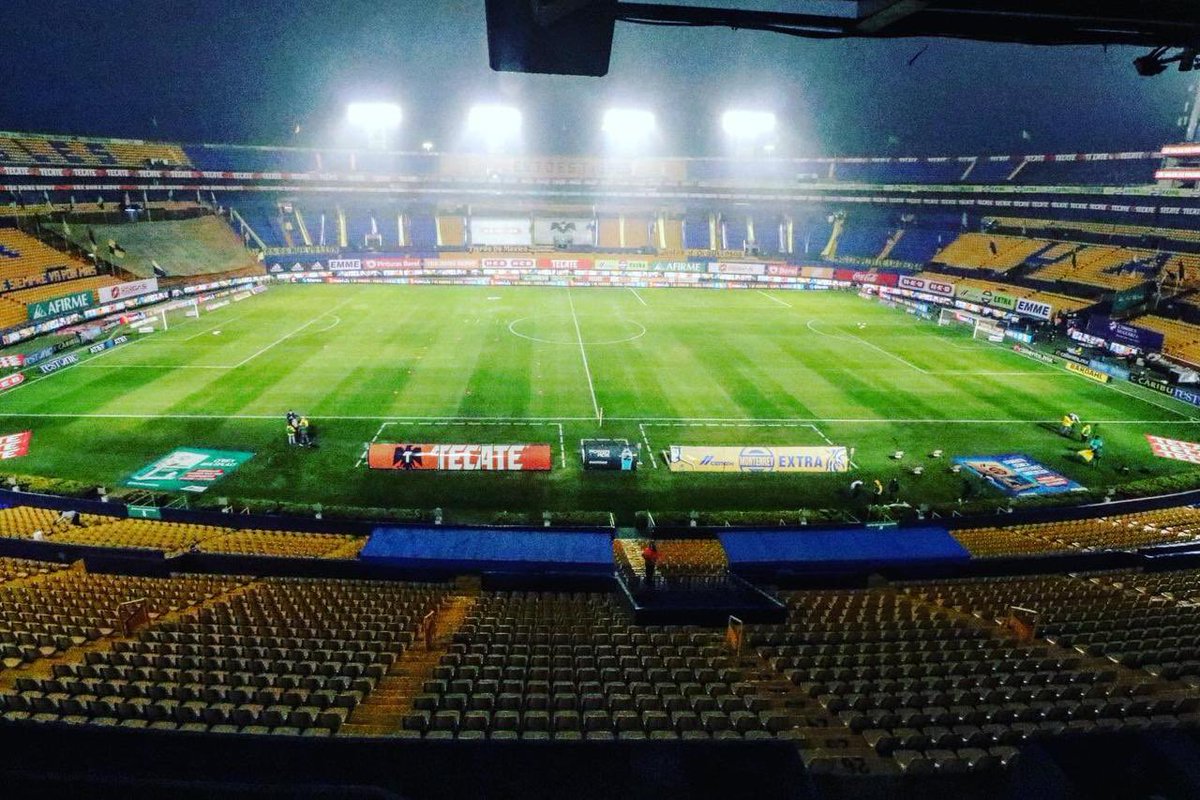 AmbAlkuwari's tweet photo. En el #volcan, para seguir el partido de @TigresOficial vs #León. 
Los esperamos en #Qatar 
@QatarembassyMex @roadto2022news https://t.co/whlI8gKPhA