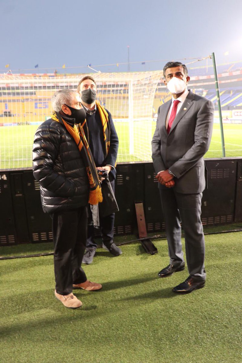 AmbAlkuwari's tweet photo. En el #volcan, para seguir el partido de @TigresOficial vs #León. 
Los esperamos en #Qatar 
@QatarembassyMex @roadto2022news https://t.co/whlI8gKPhA