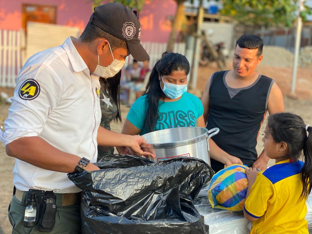 Larry_vite's tweet photo. NUEVO SANTA ROSA #Alborada2 #FamiliaSanchezMorales #Ayudas 🤝

Llegamos con el adecentamiento y relleno en el predio, ubicado en la Alborada II, donde se encontraba la vivienda de la familia Sánchez Morales, quienes perdieron todos sus enseres en un desafortunado incendio. https://t.co/DfiFYqGhRW