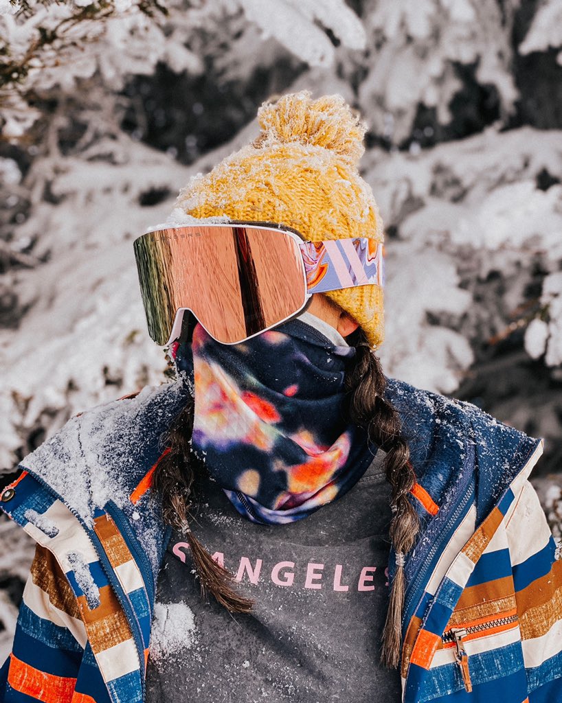 christanx0's tweet photo. slopes were sold out but we made this hill our beech 🤷🏻‍♀️❄️ https://t.co/F8xhaptWoh