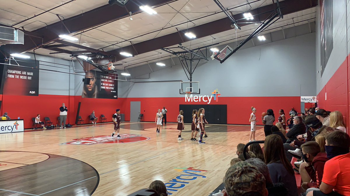 MrCoachRooney's tweet photo. Nothing better than a Saturday night watching some 6th grade Lady Saints ball! #100PerSaint https://t.co/jt0vJydZhh