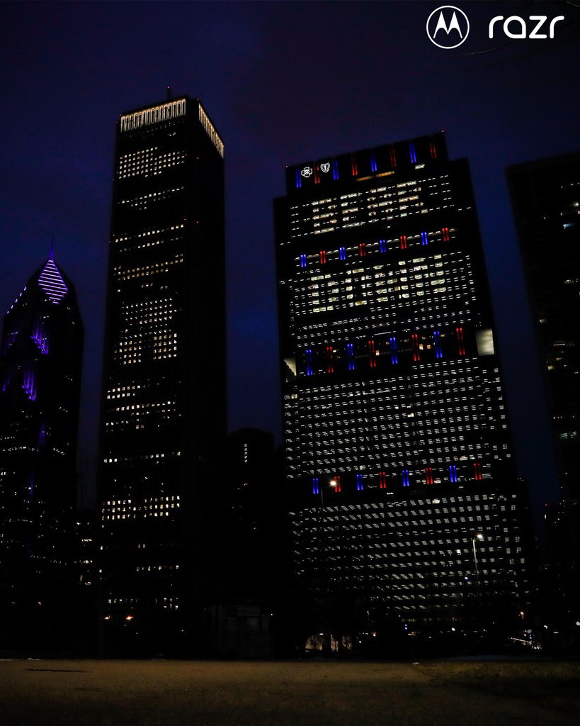 ChicagoBears's tweet photo. Shine bright. 🐻⬇️.

#razr | #DaBears https://t.co/46R9HwFP04