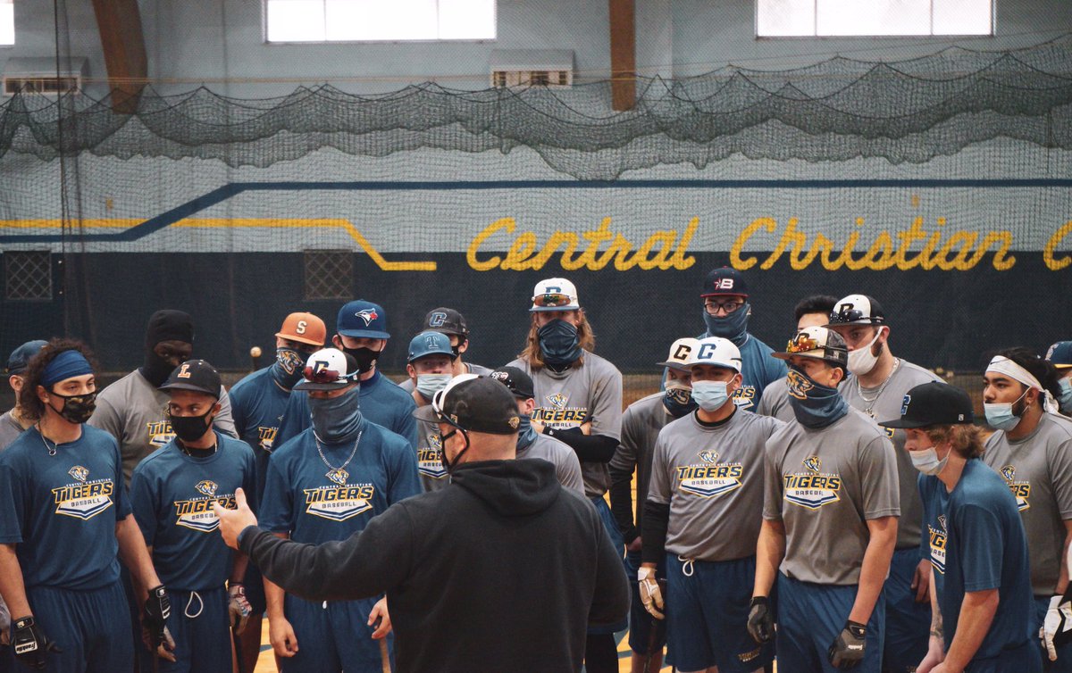 Morning BP &amp; pitchers meeting before a cold day of on field scrimmaging.
#TGBTG #NoSoftServes #GrowingMen #coldday 
📷: <a href="/danielkim0810/">Daniel Kim</a>