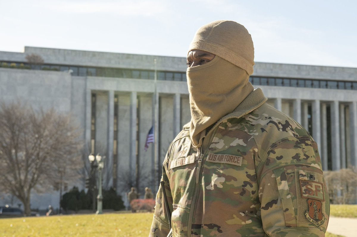 Lucretia_Media's tweet photo. “Once again our Soldiers and Airmen left their full-time jobs and loved ones to answer the call of duty to help keep their fellow citizens safe,” said Maj. Gen. Timothy P. Williams, the Adjutant General of Virginia.

📸: me😌 https://t.co/MDLSW2jLYy