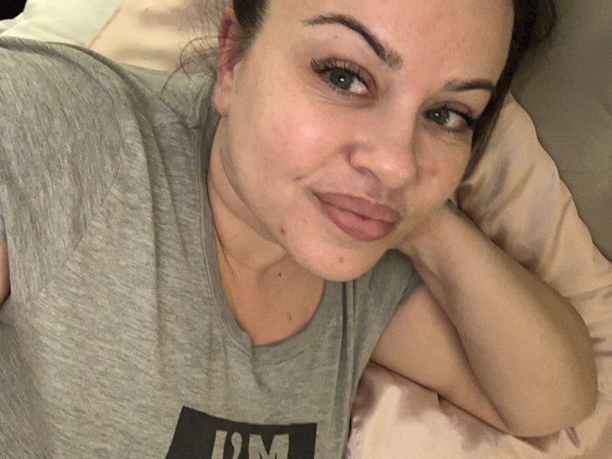 My poor face is breaking out from wearing a mask all day 😩 https://t.co/BKCVQGdkm9