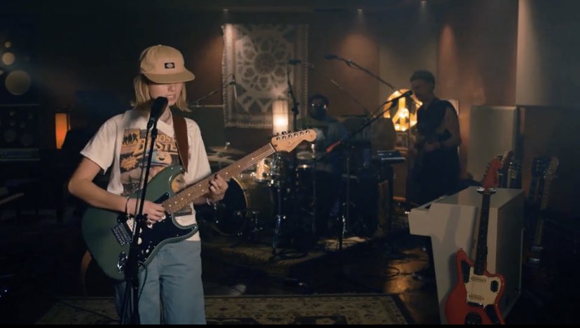 midiadaily1dbr's tweet image. 📸 | @clairerosinkraz abrindo o #LPFinalAct: