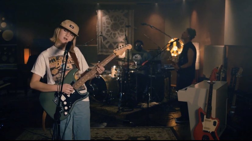 midiadaily1dbr's tweet image. 📸 | @clairerosinkraz abrindo o #LPFinalAct: