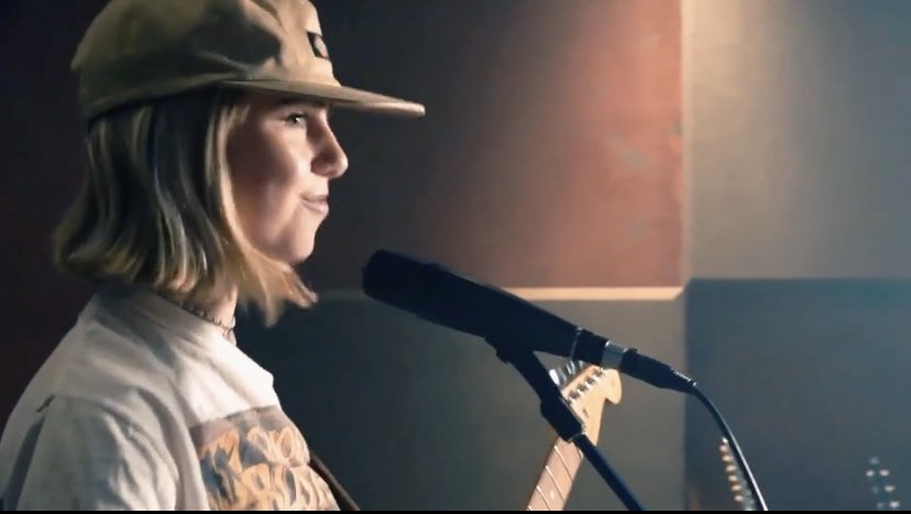 midiadaily1dbr's tweet image. 📸 | @clairerosinkraz abrindo o #LPFinalAct: