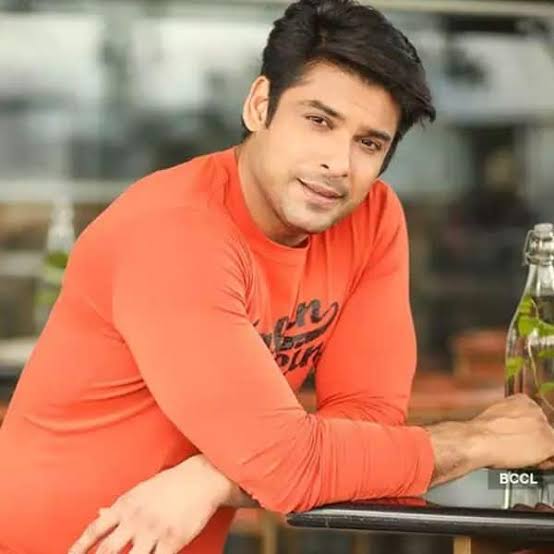 BudVinod's tweet photo. 2020 gave two biggest fandoms

#SidHearts 
#Abijeetians 

Happy to be part of both.

Winners of BB usually fade away but #SidharthShukla and #Abijeet never fade away.

#BiggBossTelugu4 
#BrokenButBeautiful3 https://t.co/R5z2v2SdJ4