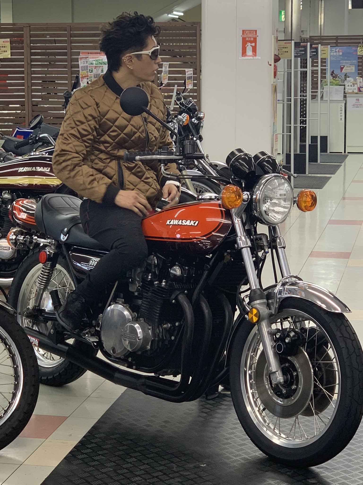 バイク王 つくば絶版車館 なんと バイク王絶版車館にgackt様ご来店です コラボ 今度は あの 格が違う大御所 芸能人gacktさんとコラボ ツーリング T Co Bziiqll4kl Youtubeより Gackt X つるの剛士 バイク 王で超高額バイクget