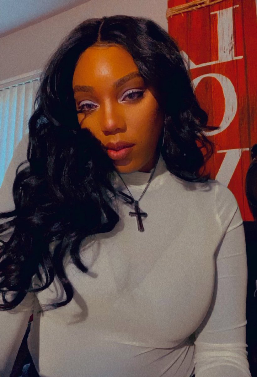 AJ_Kitn_'s tweet photo. Rolls &amp; All 💁🏽‍♀️✨🤷🏽‍♀️ https://t.co/gAobQHJbOf