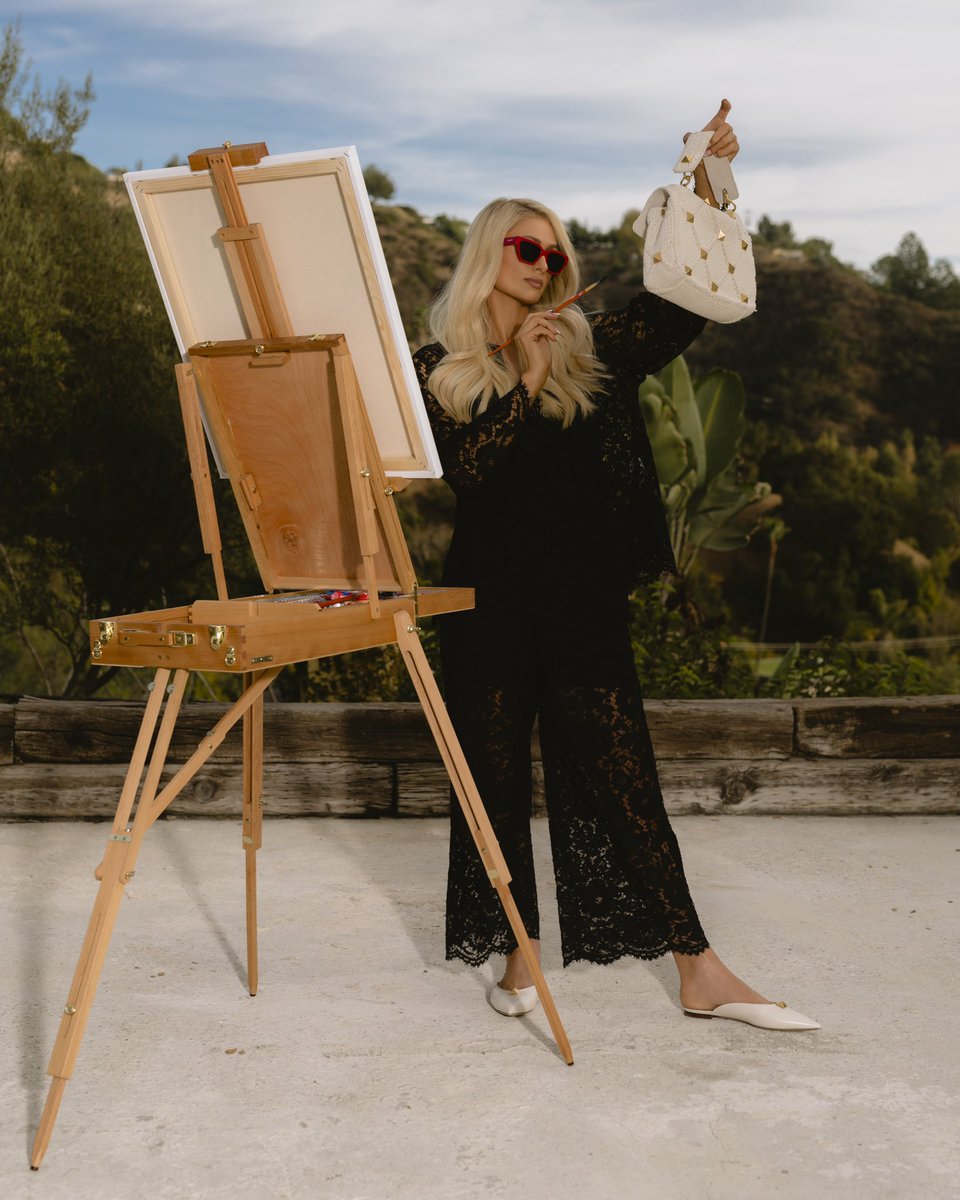 ParisHilton's tweet photo. Your life is a canvas. Create a masterpiece. ✨🎨💃🏼✨ https://t.co/vhwzuVCdgM