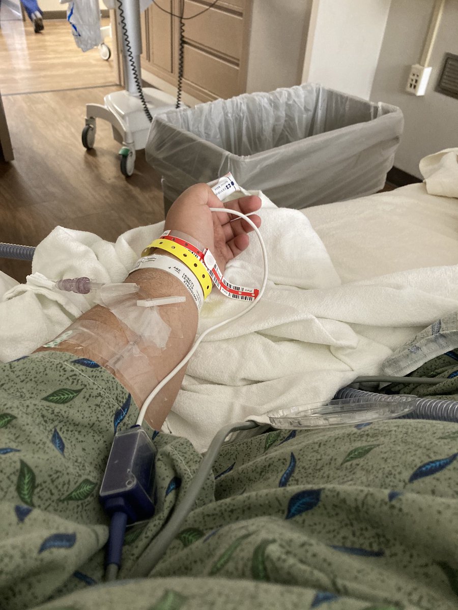 B3kha's tweet photo. Currently trying my hardest to breathe through my oxygen mask. Tubes coming from everywhere running on 20 min of sleeps since Friday morning. Not doing this for the likes.... just wanted to let Yal know this covid shit is real. Please pray for your girl😔🙏🏽 https://t.co/cyQkXFxFD4