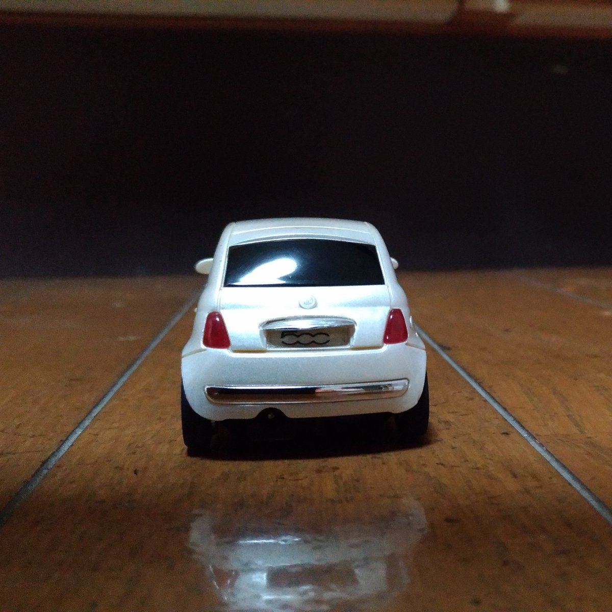 minnadaidocolo's tweet photo. 一目惚れして買った伊車に11年乗ってます。
その間色々ありまして(備忘録記載)、修理屋さんの感覚では、外車は日本車に比べて2.5倍 年を取るのが早いそうです。
小美玉市では年に1度、30年overの車が参加できるold car meeting(今年の開催は不明)があります。
12年×2.5＝30年
ん？来年参加できるかな?? https://t.co/7yfsjhfizR