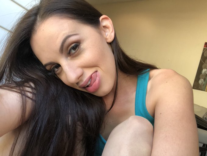 Like my mouth? https://t.co/hbG51pcteq https://t.co/P8rpfoVlNF<a href="/tag/clips4sale"class="tags"><span>#clips4sale</span></a><a href="/tag/asssmothering"class="tags"><span>#asssmothering</span></a>