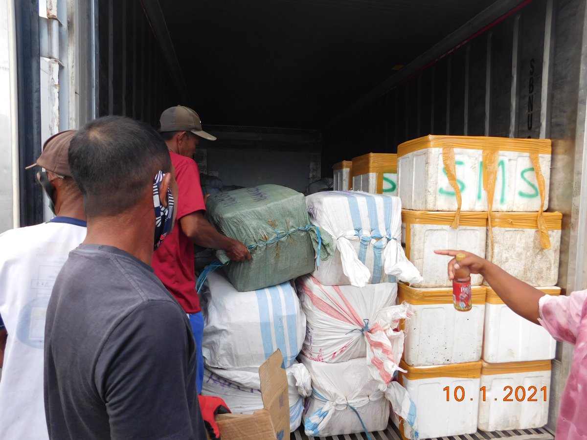 wilkerbalut's tweet photo. 10/01/2021 #OneHealthKIPM
Kegiatan Pengawasan Stuffing Pemuatan Ikan dan Cumi Cumi Beku di Pelabuhan Kontainer Banggai Laut Milik Ramli Tujuan Jayapura Via KM. Sinabung Oleh Petugas :
@WilkerBalut
@HumasBKIPM
@rinajanwar2201
@darwis_skipmlb
@l3o_Ramagusta
@medya1978 https://t.co/Q0M0nvGAP5
