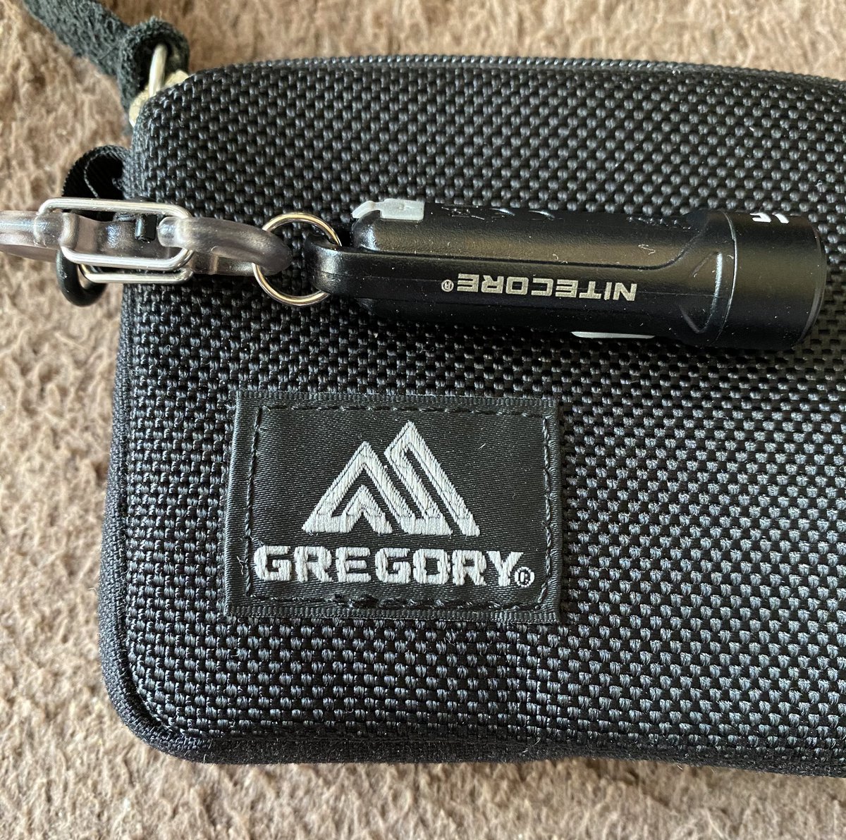 gin50990748's tweet photo. NITECORE TIKI LE
EDCに格上げ。
GREGORYに取り付けて携帯
今のところ違和感なし
#NITECORE #TIKIle #ezlite #edc https://t.co/J5wKlymNWH