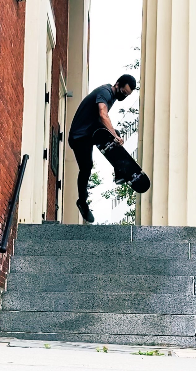 RadTheReaper's tweet photo. #photo #photography #fall2020 #fastplant #chill
🛹
Time really flys. Tomorrow’s a new day. Warm or cold I’m chill. Be clean folks, be clean. https://t.co/L2lSc81ACc