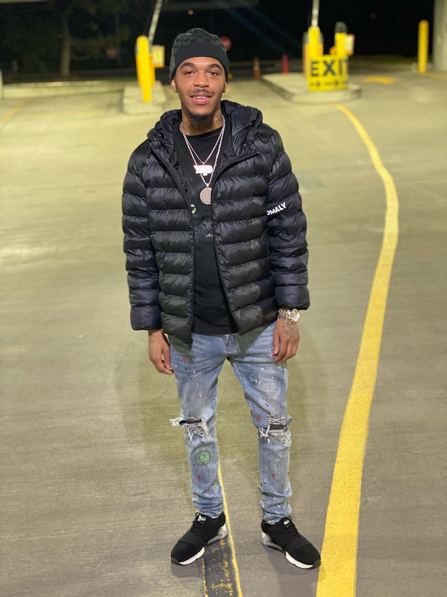 _tdrlorrobert's tweet photo. Fresher Den A Bitch Diamonds Dancing ✨Dis Anomaly Trending Fashion , Seen It & I Did it Made It Happen 🙈 Look Who Disappeared I Kno MAGIC 🧾🥶 #ProjectRebel🎸 https://t.co/9tuHBoIvEd